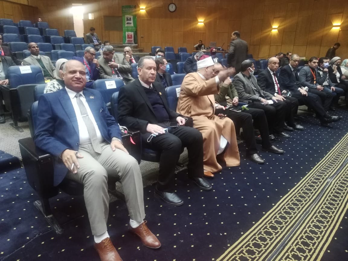 الدكتور محمد لطيف يشيد بجهود جامعة السادات في مجال محو الأمية