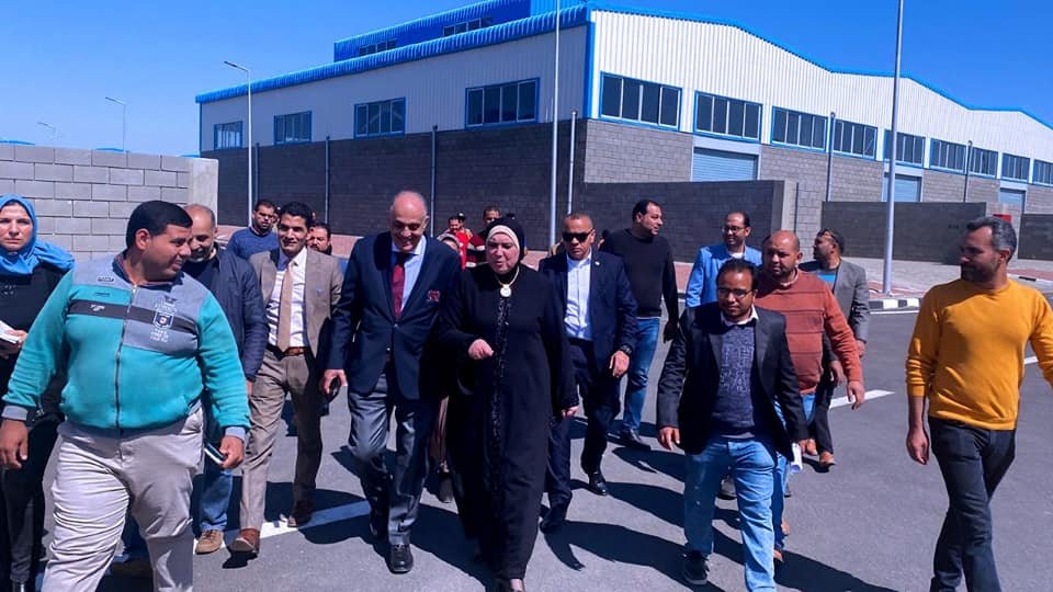 وزيرة التجارة والصناعة تتفقد مجمع الصناعات الصغيرة بمدينة الغردقة
