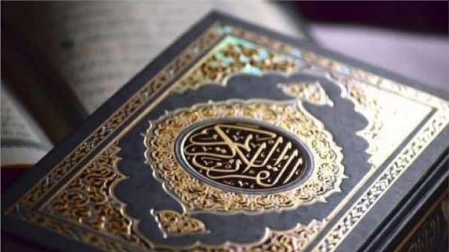 حكم قراءة القرآن دون ستر العورة
