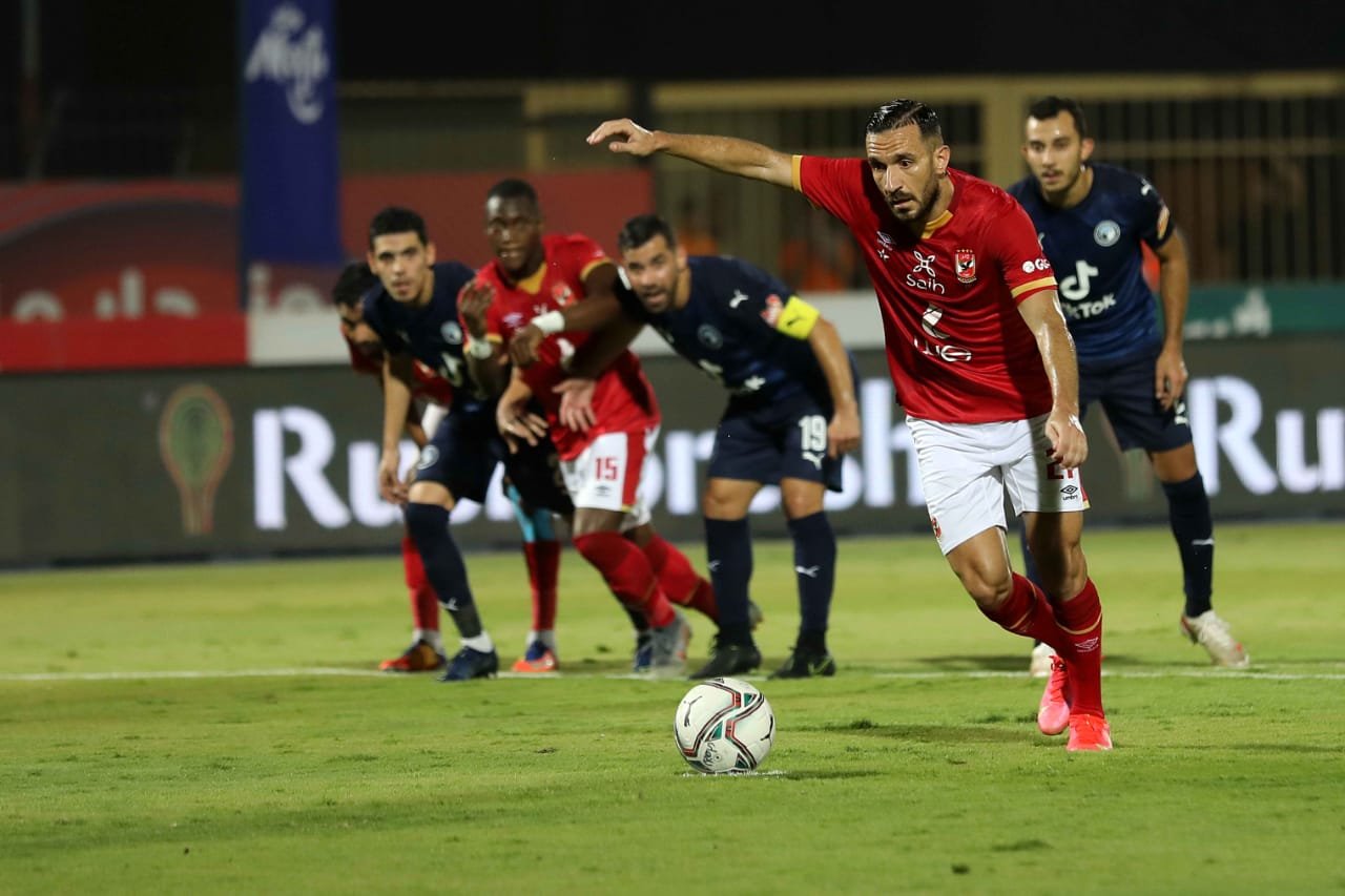 مباراة هامة ومصيرية مرتقبة ينتظرها عشاق الكرة المصرية والتى تجمع بين كلاً من الأهلي وبيراميدز وذلك ستاد القاهرة غداً