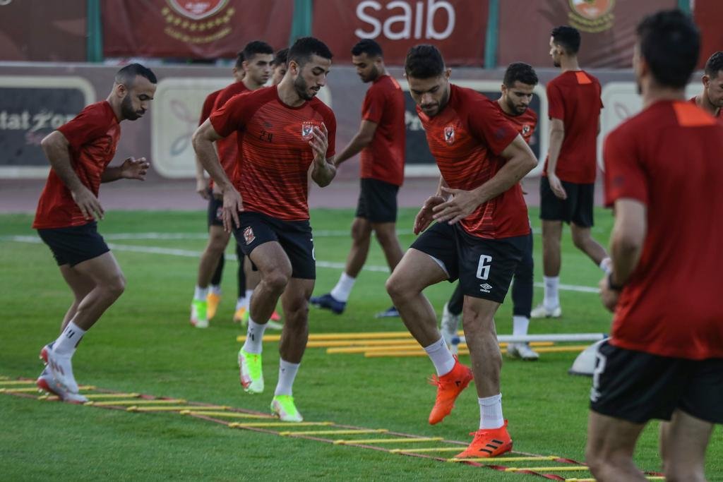 عشاق الكرة المصرية على موعد اليوم مع مباراة هامة ومن طراز خاص بين الأهلى وغزل المحلة والتى ستقام على استاد الأهلى والسلام، ضمن