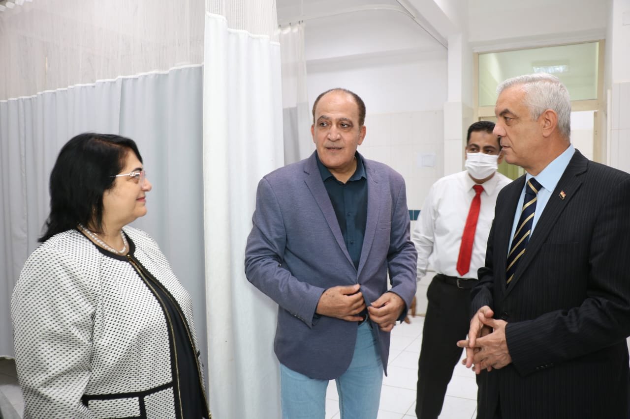 رئيس جامعة المنوفية يتفقد العمل بالعيادات الخارجية والتجديدات بمستشفى الطلبة