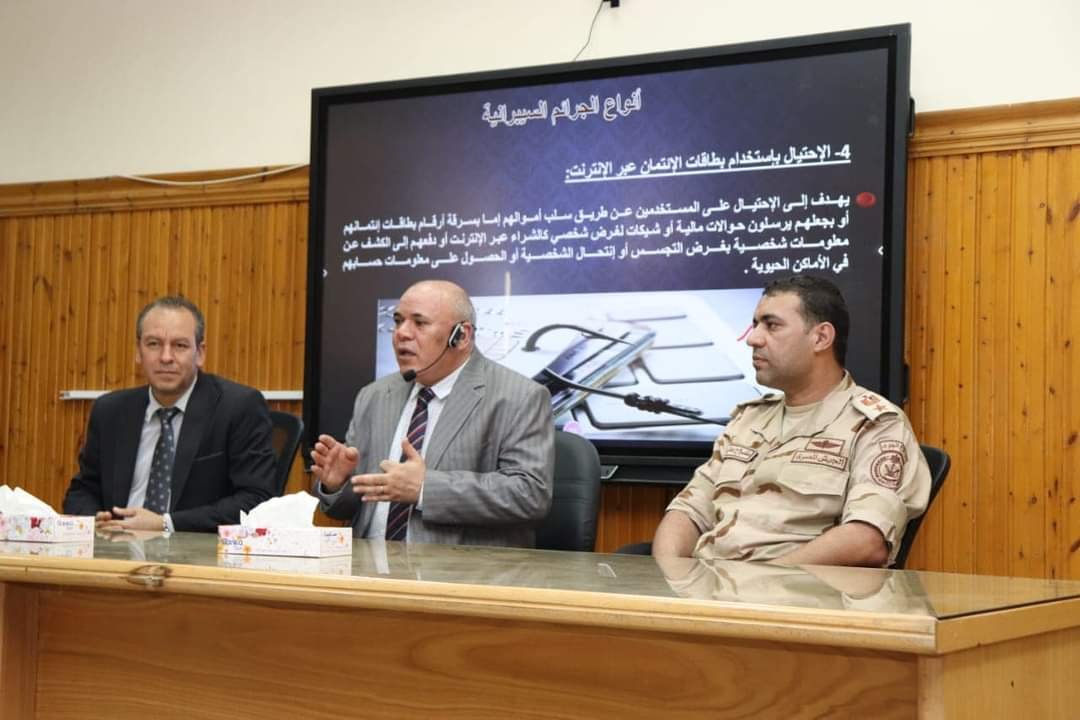 رئيس جامعة الدلتا التكنولوجية يتابع فعاليات دورة التربية العسكرية للطلاب بالجامعة