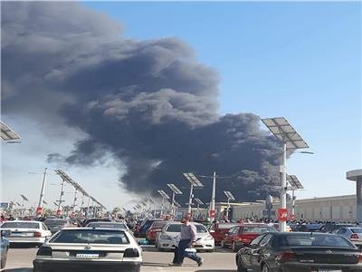 حريق كارفورالإسكندرية.. فرض كردون أمني ووزير الصحة يتفقد الموقع
