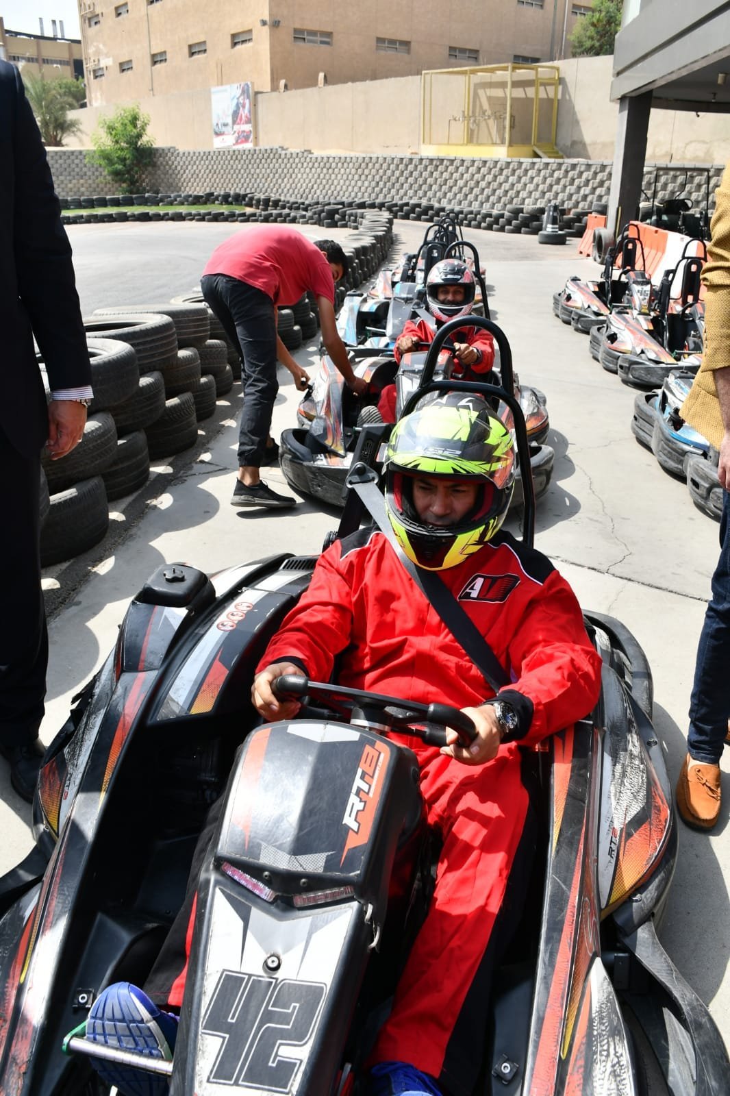 وزير الشباب والرياضة يكرم الطفل المصري زين الحمصاني