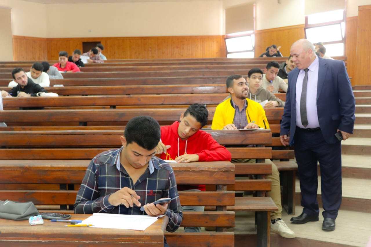 رئيس جامعة الدلتا التكنولوجية يتابع سير اختبارات منتصف الفصل الدراسى الأول 