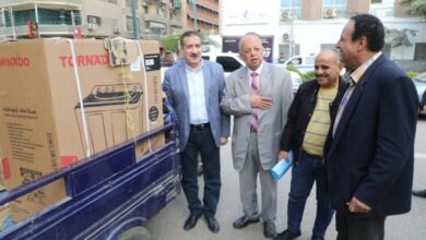 محافظ المنوفية يلتقي رب أسرة يعول 4 أبناء من ذوي الهمم عقب الانتهاء من إعادة تأهيل منزله