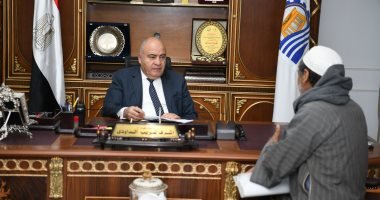 محافظ قنا يستأنف إستقبال المواطنين بمكتبه لبحث شكواهم