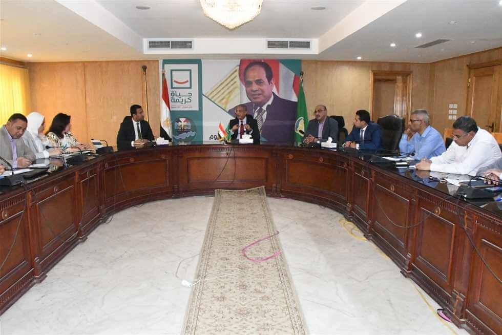 محافظ الفيوم يتابع أعمال توصيل المرافق لمصنع "يازاكى"