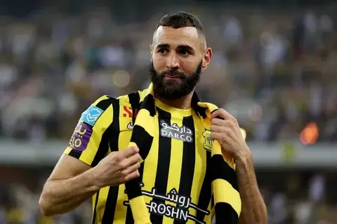 كريم بنزيما اتحادي خلفيات كريم بنزيما مع الاتحاد كريم بنزيما وزوجته واولاده أصل كريم بنزيما إحصائيات كريم بنزيما كريم بنزيما الاتحاد 