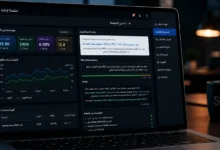 منصة SEO تعرض إعدادات Meta Description وشفرة HTML مع مؤشرات CTR ولوحة تحليلات لتحسين ظهور صفحات الموقع في نتائج البحث.